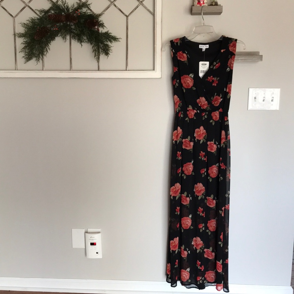 Black Floral Maxi Dress 🌺NWT🌺